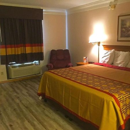 Americas Best Value Inn & Suites Thief River Falls Buitenkant foto