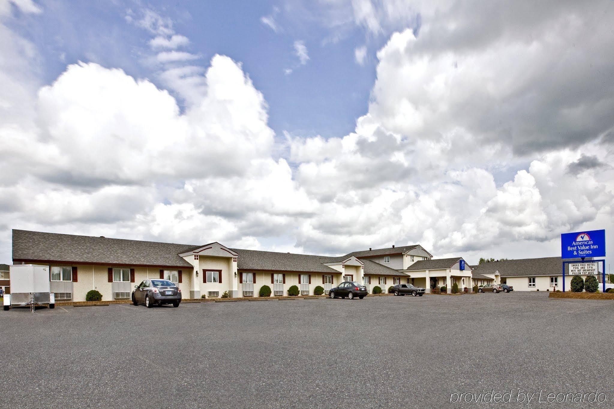 Americas Best Value Inn & Suites Thief River Falls Buitenkant foto