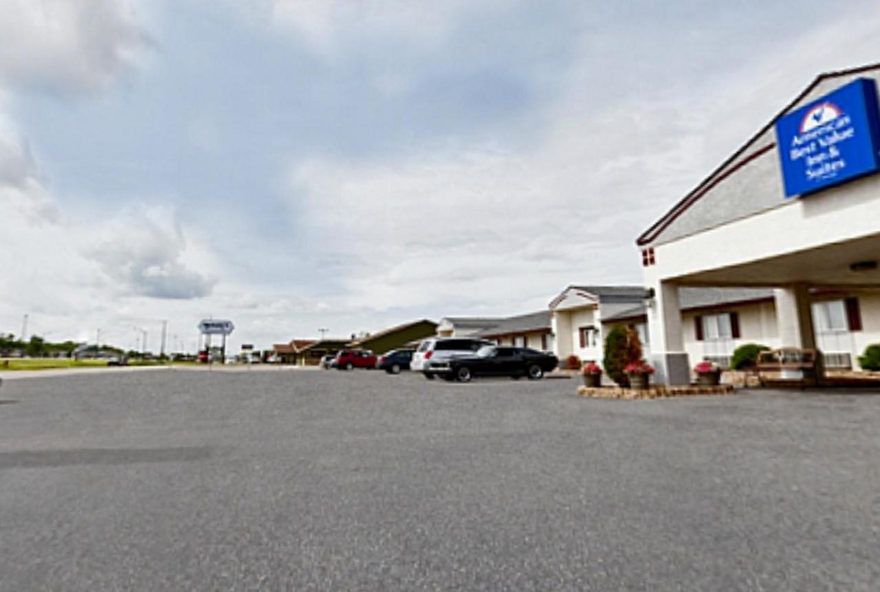 Americas Best Value Inn & Suites Thief River Falls Buitenkant foto