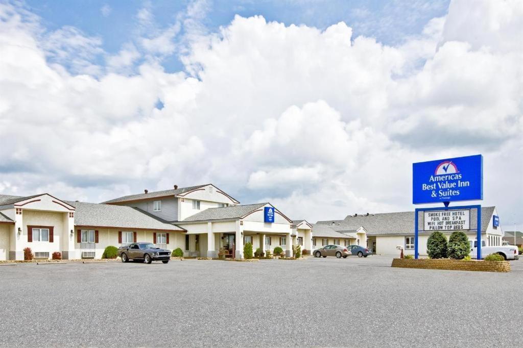 Americas Best Value Inn & Suites Thief River Falls Buitenkant foto
