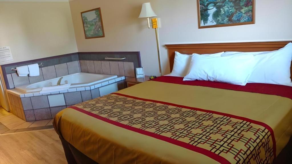 Americas Best Value Inn & Suites Thief River Falls Buitenkant foto