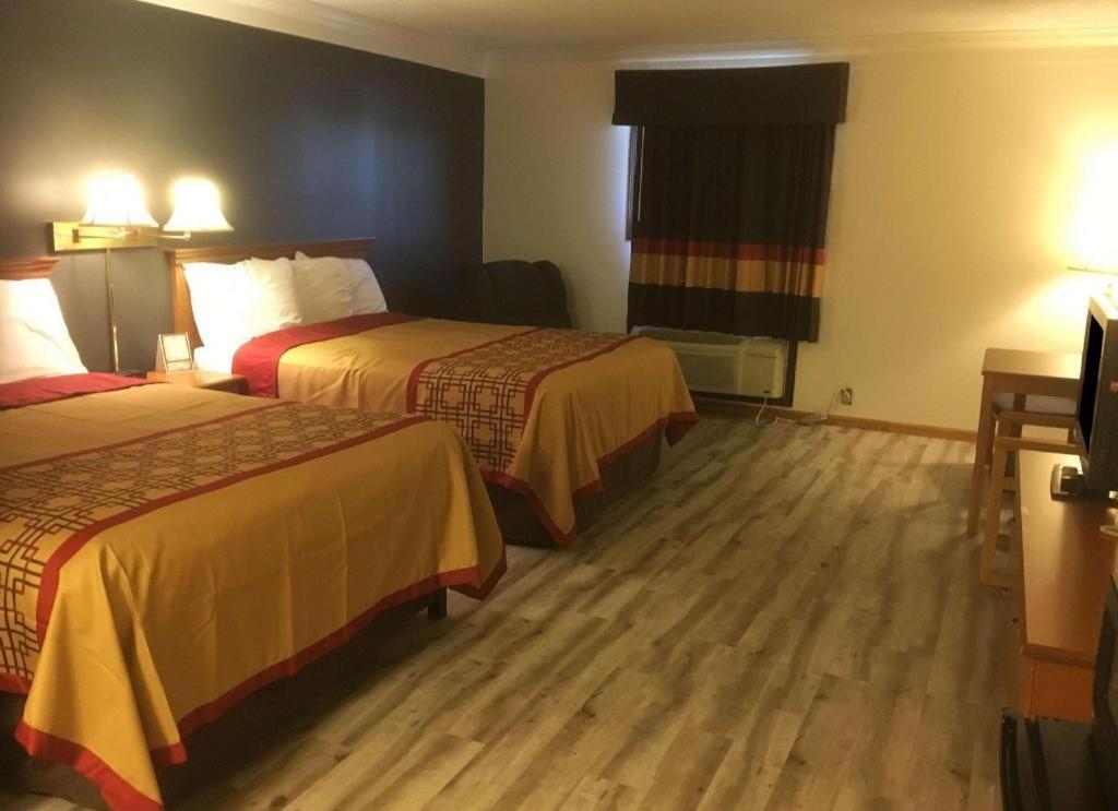 Americas Best Value Inn & Suites Thief River Falls Buitenkant foto
