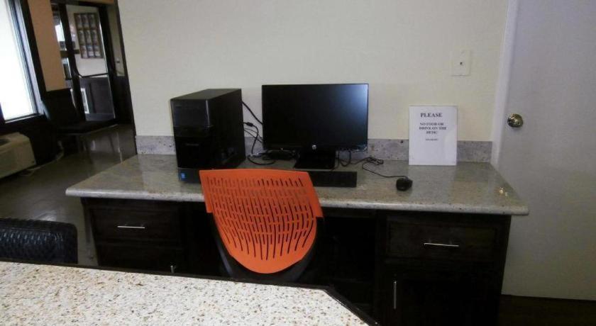 Americas Best Value Inn & Suites Thief River Falls Buitenkant foto