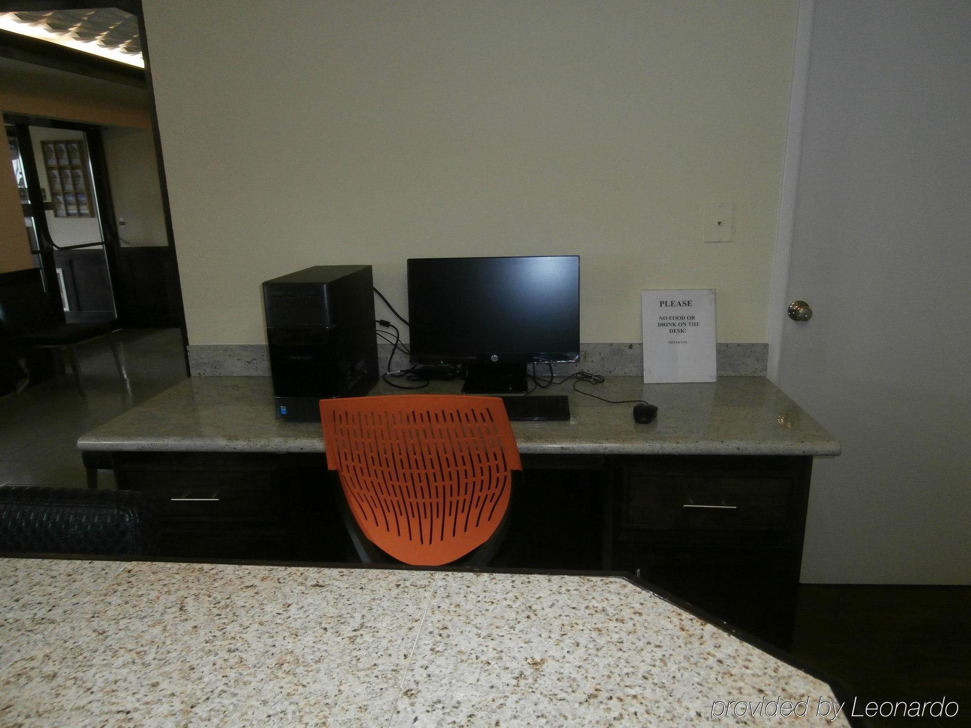 Americas Best Value Inn & Suites Thief River Falls Buitenkant foto
