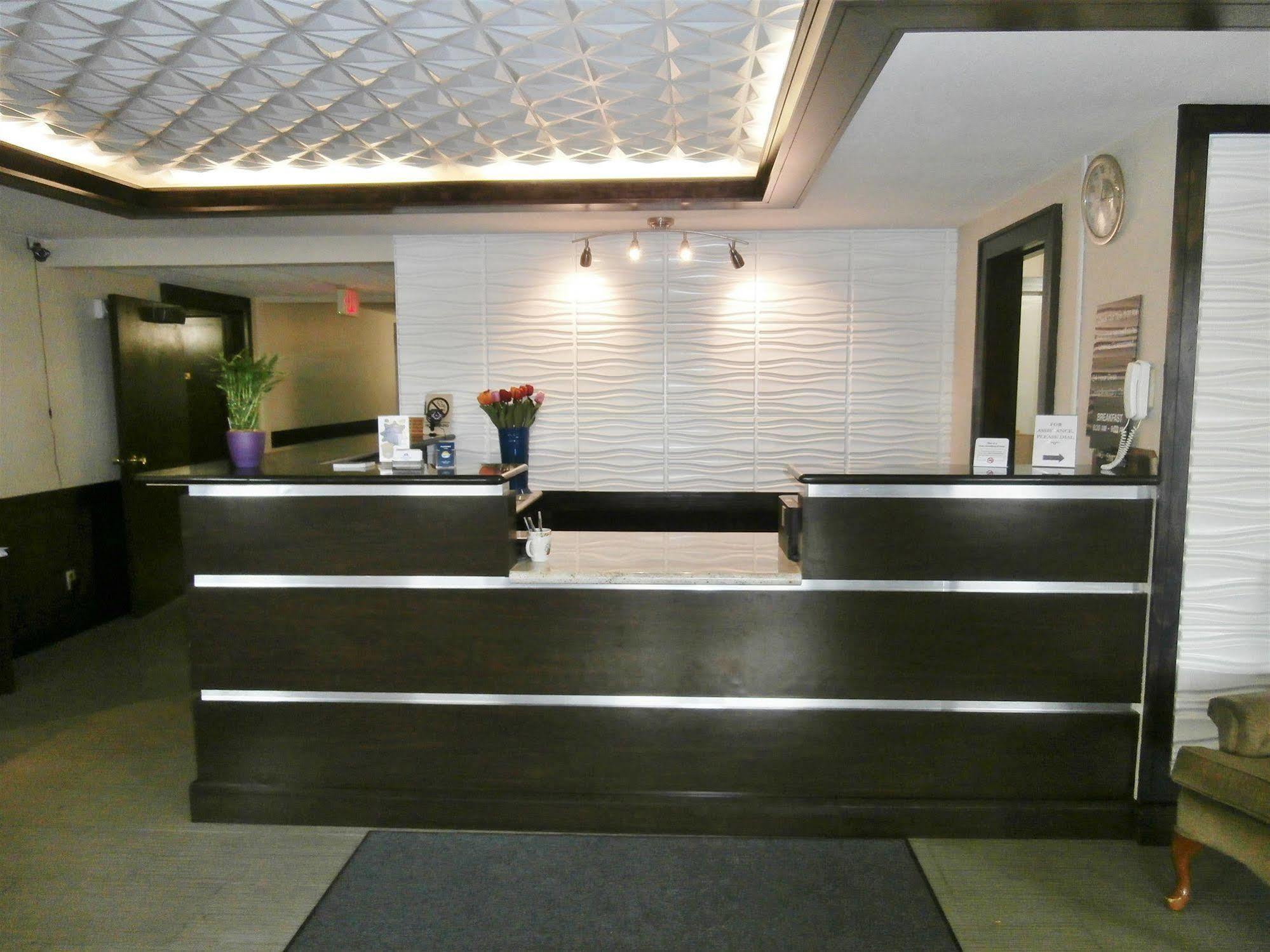 Americas Best Value Inn & Suites Thief River Falls Buitenkant foto