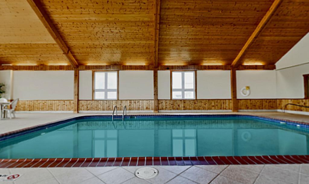 Americas Best Value Inn & Suites Thief River Falls Buitenkant foto