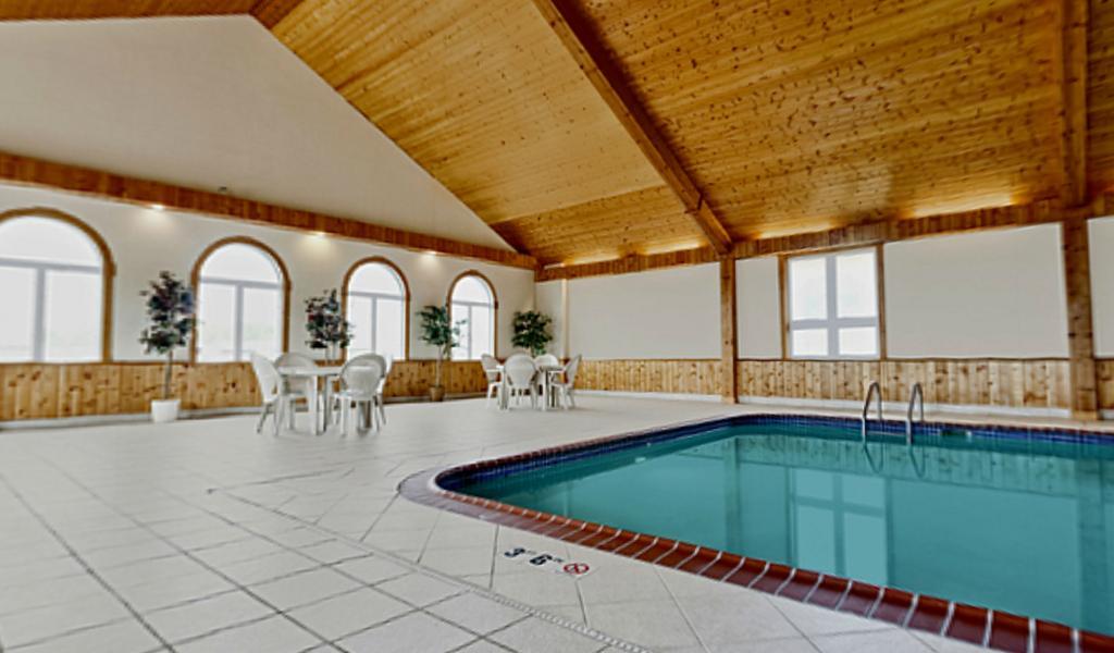 Americas Best Value Inn & Suites Thief River Falls Buitenkant foto