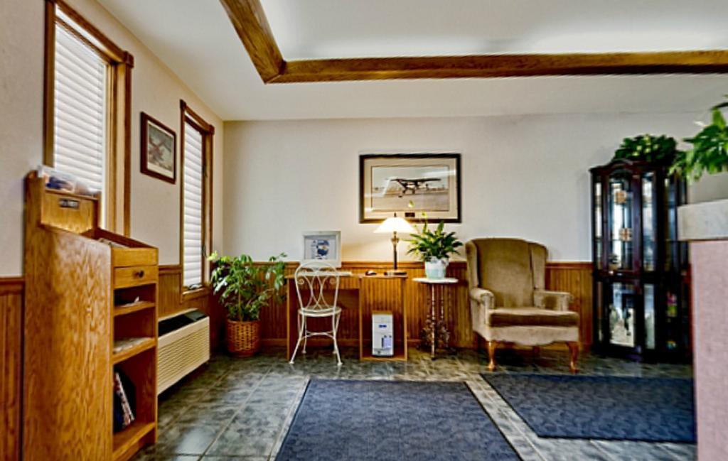 Americas Best Value Inn & Suites Thief River Falls Buitenkant foto